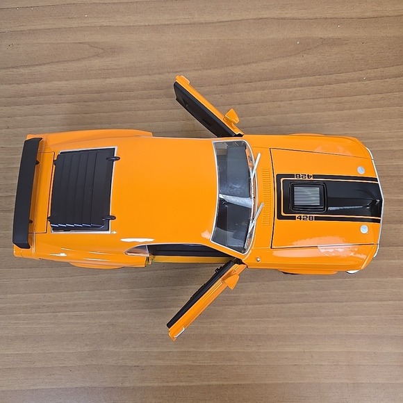 Maisto 1970 Ford Mustang Mach 1 Twister Special Diecast | Orange 1:18 Scale - Picture 4 of 13